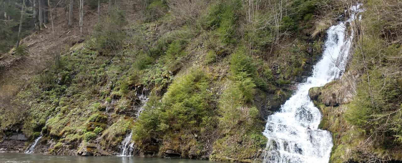 Кам'янецький водоспад у Закарпатській області.