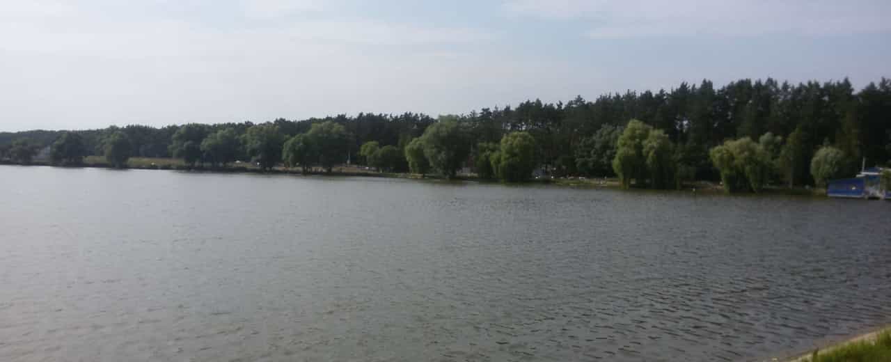 Озеро Круглик під Києвом - місце де можна чудово провести вихідні біля води.