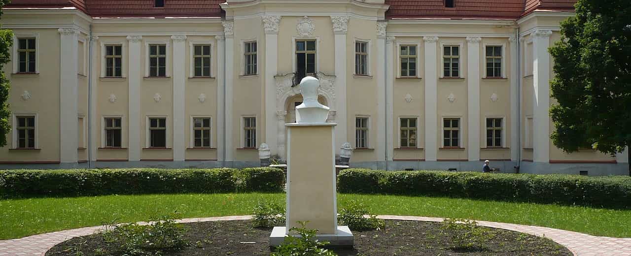 Палац Архієпископів в Оброшині.