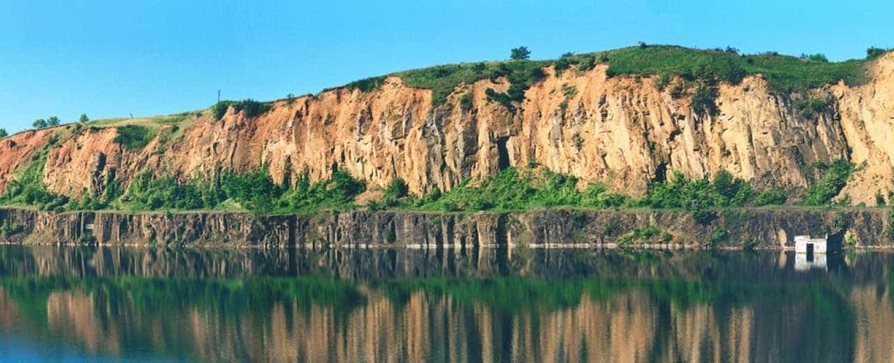 Ужгородський кар'єр у районі Радванка - найбільша водойма Закарпаття.