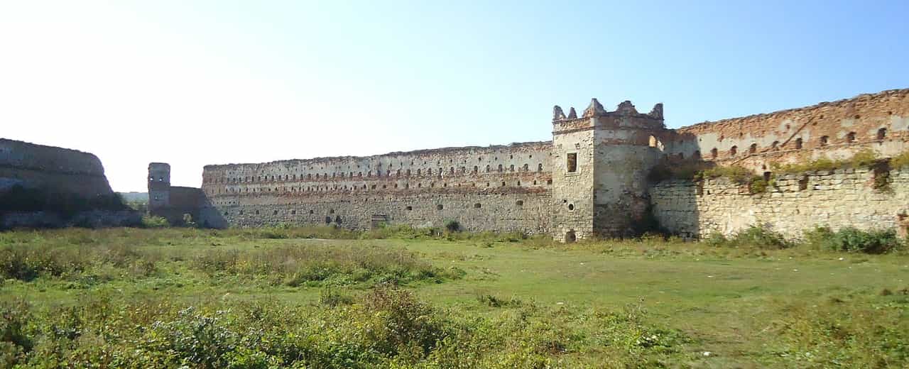 Старосільський замок, розташований в однойменному селі, мав славу ще від давніх часів Київської Русі та вважається визначною архітектурною пам'яткою 15-17 століть.