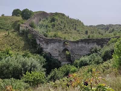 Захисний мур Хотинської фортеці