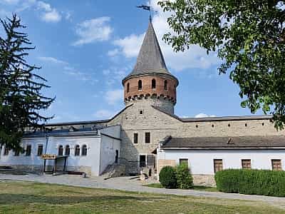 Стара фортеця у Кам'янці-Подільському - одне з семи чудес України.