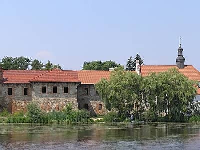 Старокостянтинівському замку вже понад п'ять сотень років, при цьому будівля досить непогано збереглася: тут представлена ​​експозиція, проводяться ремонтні роботи.