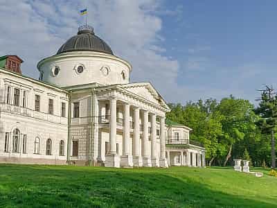 Палац у Качанівці – велична резиденція аристократів в Чернігівській області