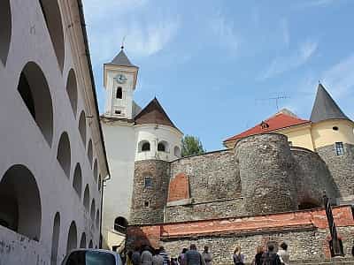 Замок Паланок у затишному місті Мукачево вважається однією з найпопулярніших пам'яток Закарпаття – це історичне місце просто не може залишити байдужим.