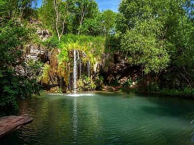 Водоспад Бурбун є ідеальним райським місцем для зеленого туризму, де ще не зіпсована дика природа.