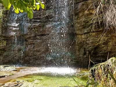 Особливий інтерес водоспад на Фонтанці викликає в теплу пору року, влітку, коли можна не тільки насолодитися його красою, а й освіжитися в холодній воді. 