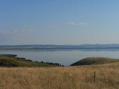 Озеро Кагул в Одеській області - популярне місце відпочинку не тільки в Україні, а й у Молдові - частина озера належить саме цій країні.