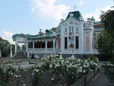 Палац Хоєцьких - історична споруда за 70 кілометрів від Києва.
