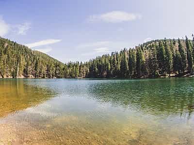 Озеро Синевир - пам'ятка природи, яка дуже ретельно охороняється, тому купатися та ловити рибу тут заборонено. Не дозволяється також розбивати намети біля самого озера.