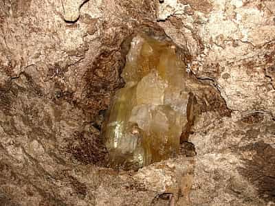 Печера Попелюшка має другу назву - печера Еміля Раковіце, названа так на честь румунського спелеолога. Відкриття печери пов'язане з безліччю цікавих фактів.