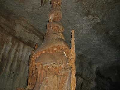 Червоні печери або Кизил-Коба в Кримських горах.