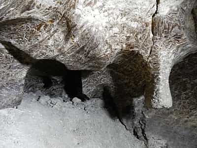 Кришталева печера в селі Кривче, Тернопільська область - унікальне творіння природи, яке в наш час відкрите для туристів і дивує своєю незвичайною красою.