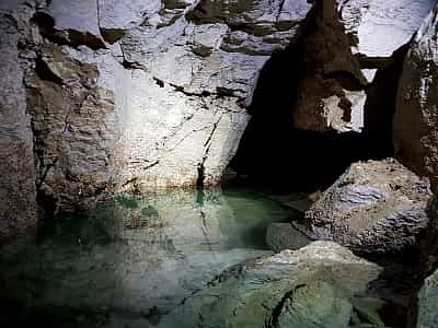 Озеро в найбільшій гіпсовій печері світу - Оптимістичній