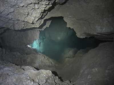 Печера Оптимістична - печера, вік якої налічує мільйони років. Найбільша гіпсова печера у світі зі своїми кришталевими залами, підземними озерами та заплутаними коридорами.
