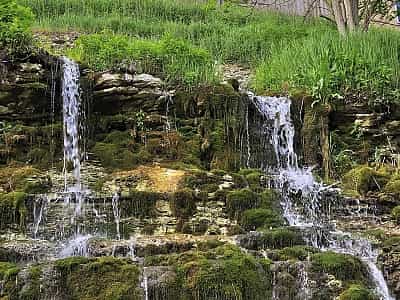Якщо для гір Карпат і Криму водоспади вважаються звичайним явищем, то для степової Херсонської області, де 275 сонячних днів на рік і посушливий клімат, це справжня екзотика.