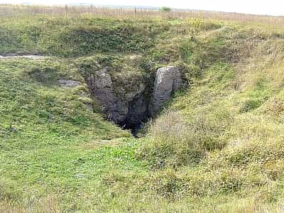 Вхід до печери Вертеба в Тернопільській області.