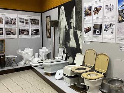 Експозиція в музеї "Історії туалету"
