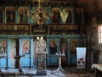 старовинна дерев'яна церква в чернівецькому обласному музеї культури та побуту