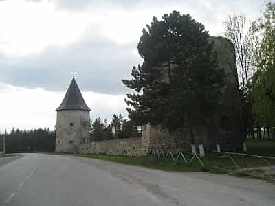 Кривченський замок значущий об'єкт державного значення, що об'єднує в собі функції пам'ятки архітектури, оборонної фортифікаційної споруди, археологічної пам'ятки та туристичного об'єкту.