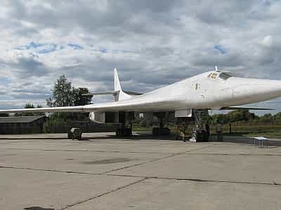 Ту-160 в музеї важкої бомбардувальної авіації в Полтаві