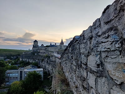 Кам'янець-Подільська фортеця над Смотрицьким каньйоном.