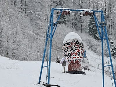 Найбільша писанка в гірськолижному комплексі "Перевал Німчич" в Чернівецькій області