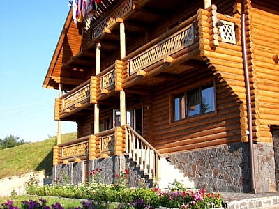 Готель в гірськолижному комплексі "Перевал Німчич" в Чернівецькій області